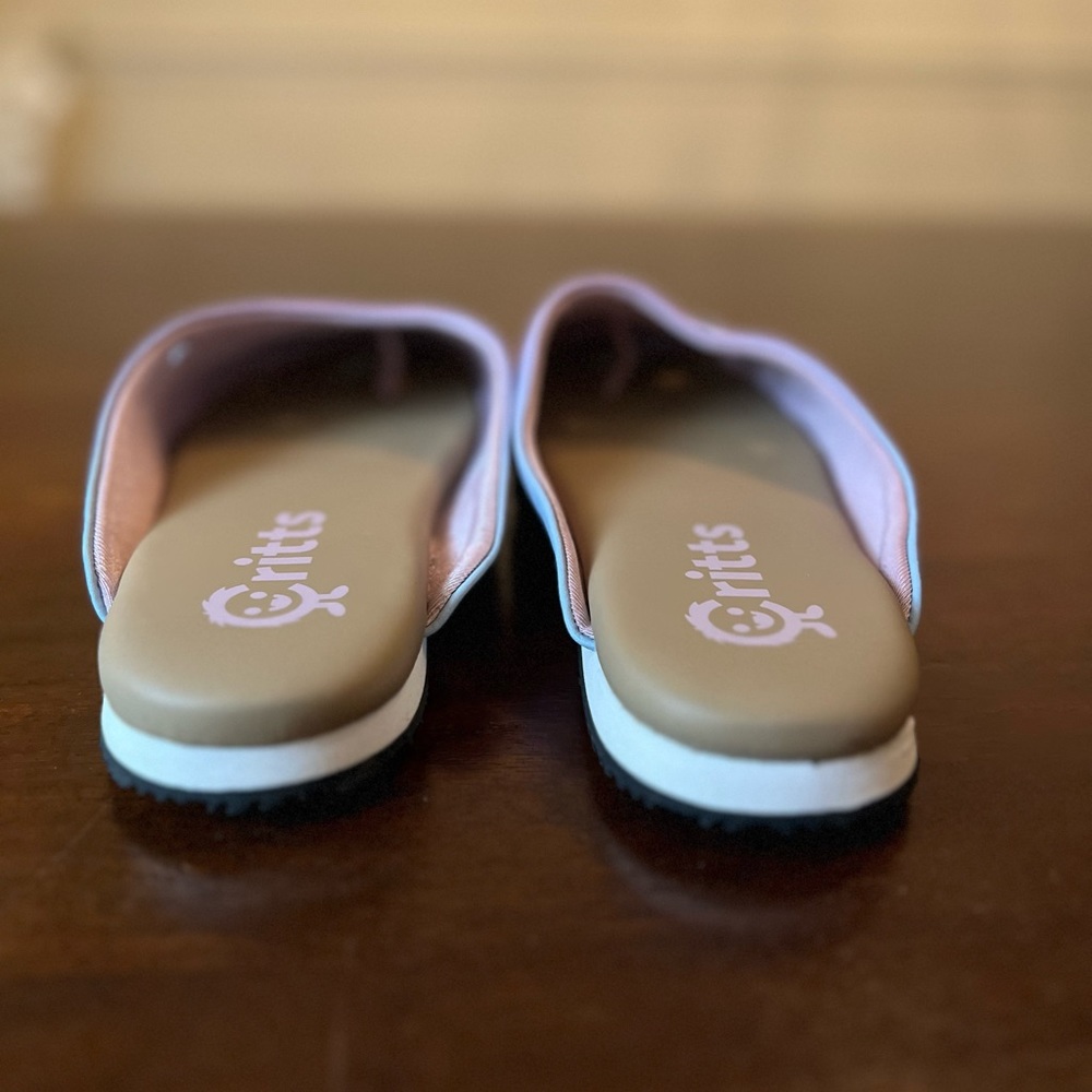 Flip Critts Clog In Unicorn Memory Foam Vibram Ou… - image 4